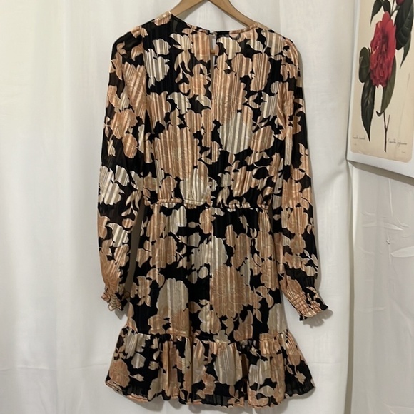 NWT MinkPink Long Sleeve Floral Pink and Black Dress a125 - Picture 6 of 6